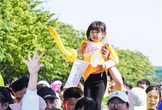 2023年4月16日上午，德鄰社首屆踏春樂跑在美麗的正直公園歡樂開跑。